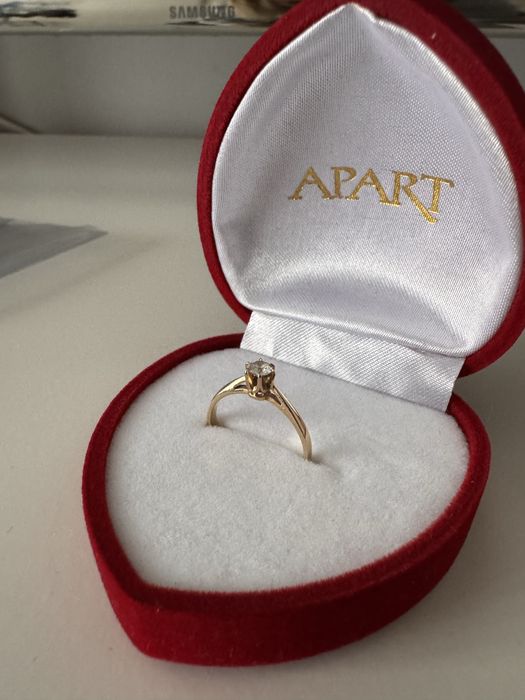Złoty pierscionek zaręczynowy brylant 0.18ct