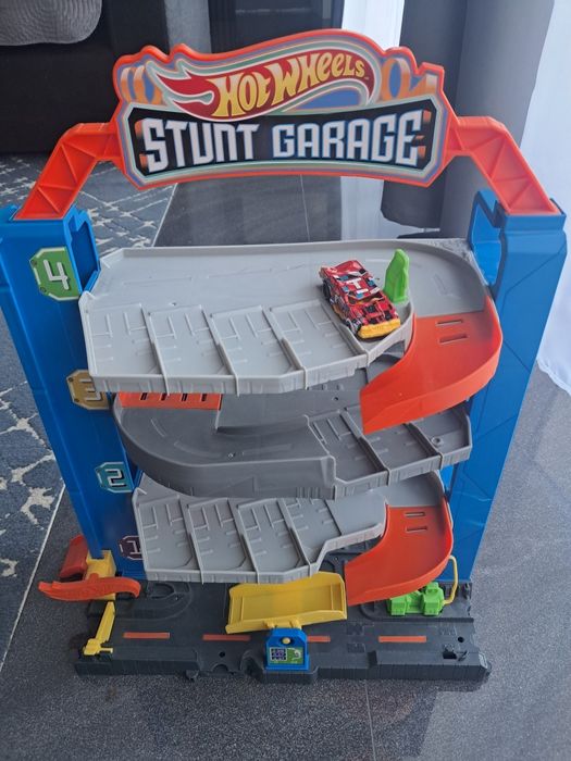 Garaż hot wheels + autko