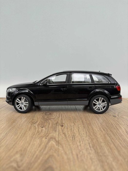 Audi Q7 2006 (Black) 1:18 Kyosho