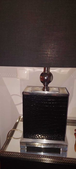 Consola com candeiro, castanho escura, prateada e espelho embutido