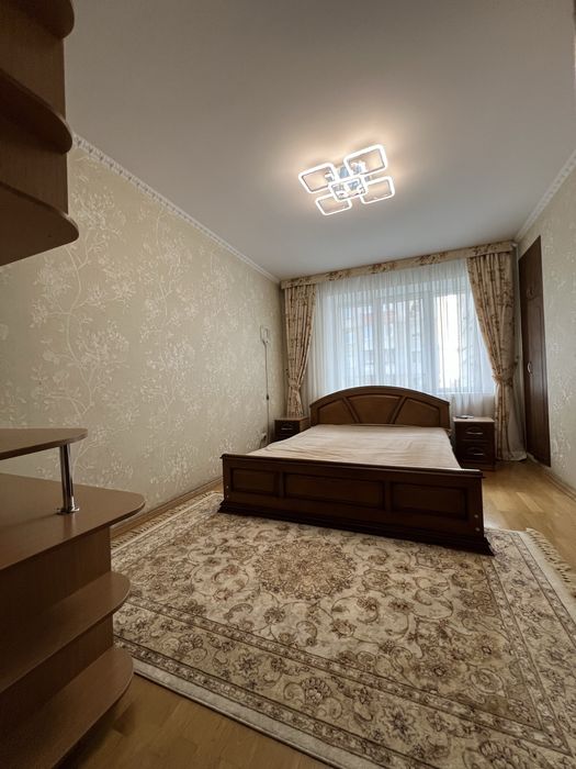 Оренда 3-кімнатної квартири на вул. Небесної Сотні