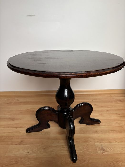 Dębowy stół z litego drewna