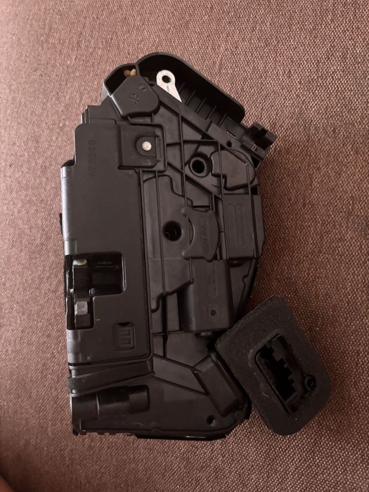 Замок дверей 5NB837016 VAG передні пасажирські