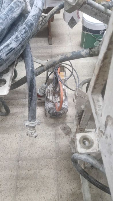 Maquina para reboco e estuque projetado