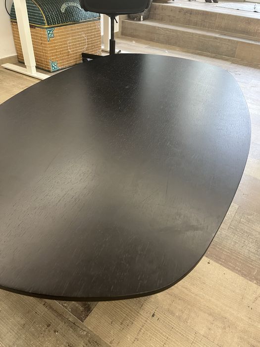 Mesa de Centro Moderna em Madeira Maciça – Estilo Contemporâneo