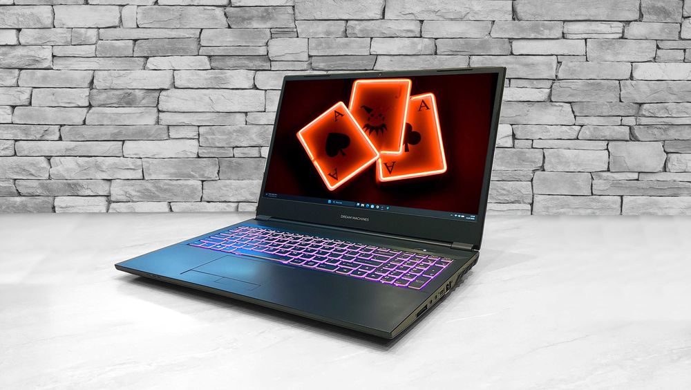 Dream Machines Gaming - i7-9700/8rdzeni/ 16GB 1TB IPS