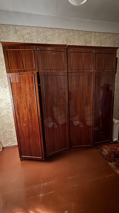 Деревянные шкафы с антресолями