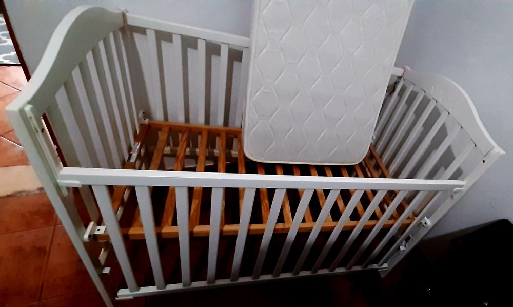 Cama de grades branco