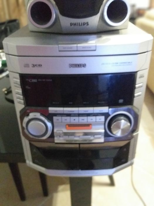 Aparelhagem Philips com 2 colunas e pouco uso