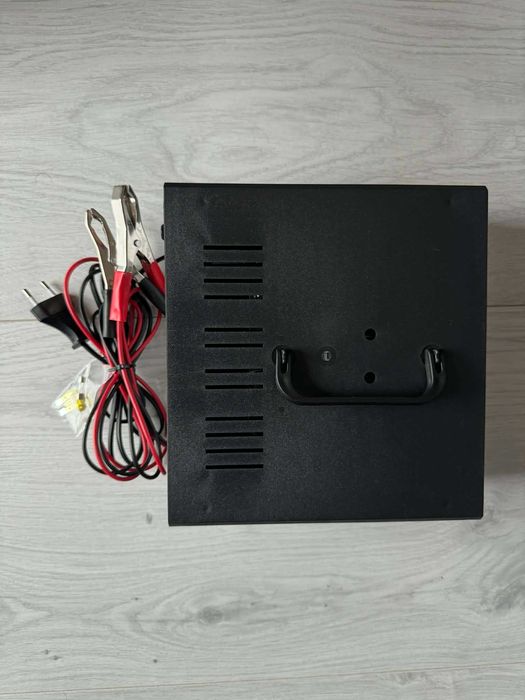 Prostownik Samochodowy HERTZ  12V 15A PRODUKT POLSKI SOLIDNY !!!