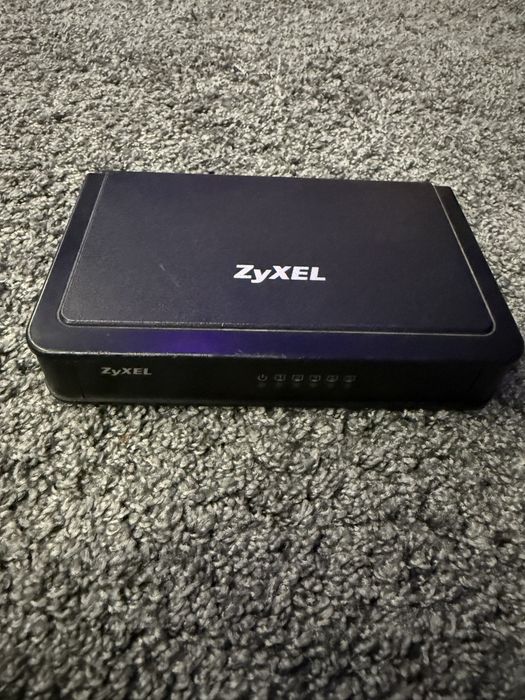 Комутатор ZyXEL ES-105E