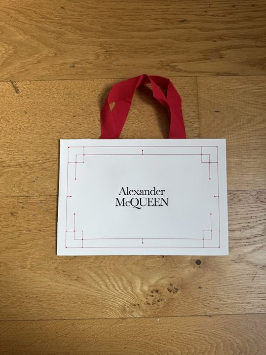 Torebka torebeczka papierowa Alexander McQueen biała oryginalna