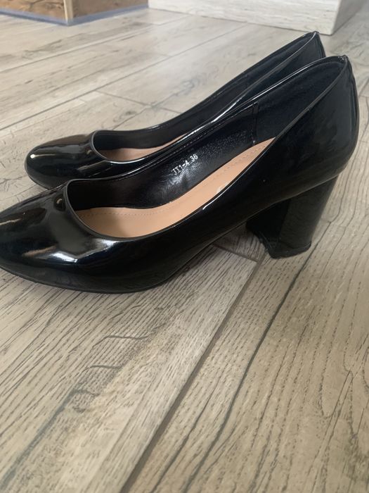 Взуття жіноче