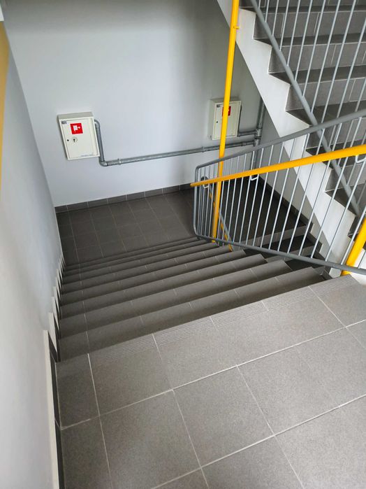 2 biurka gabinetowe + dostawka, niska cena