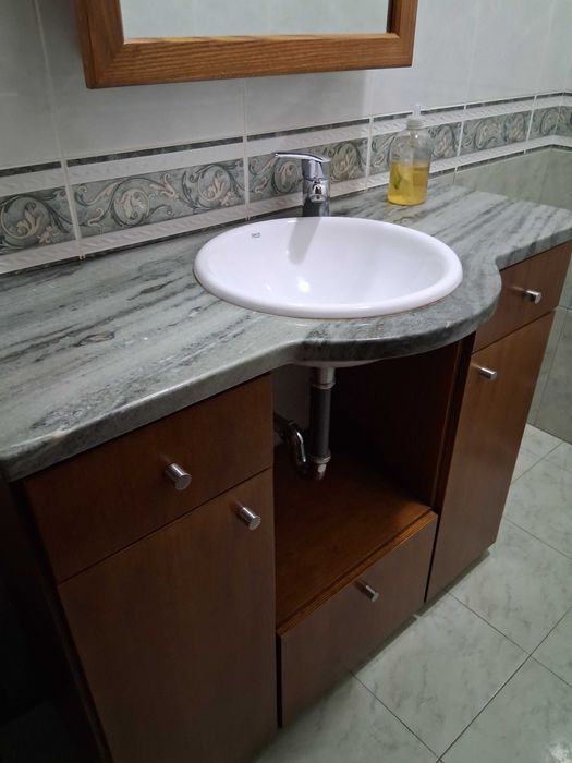 Vendo 2  móveis de WC