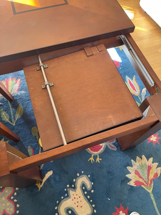 Mesa, aparador e seis cadeiras em pele genuina madeira maciça