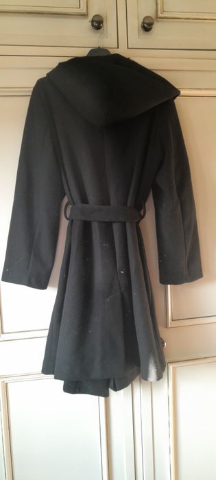 Casaco comprido com capuz estilo robe