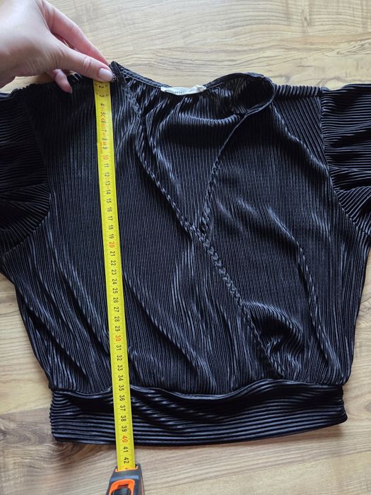 Crop top na krótki rękaw Reserved S