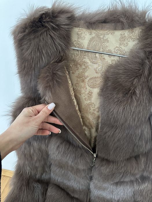 Хутряна желетка жіноча