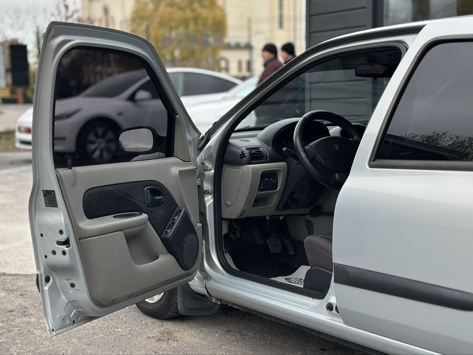 RENAULT SYMBOL 2003 року, 1.4 газ/бензин, автомат, передній привід.