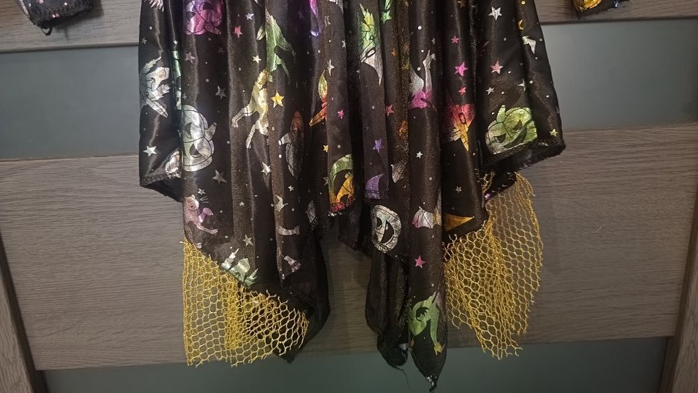 Sukienka czarownica na halloween