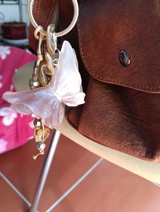 Bag charm artesanal borboleta