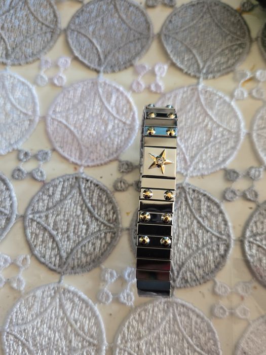 Branzoletka rozciągliwa.