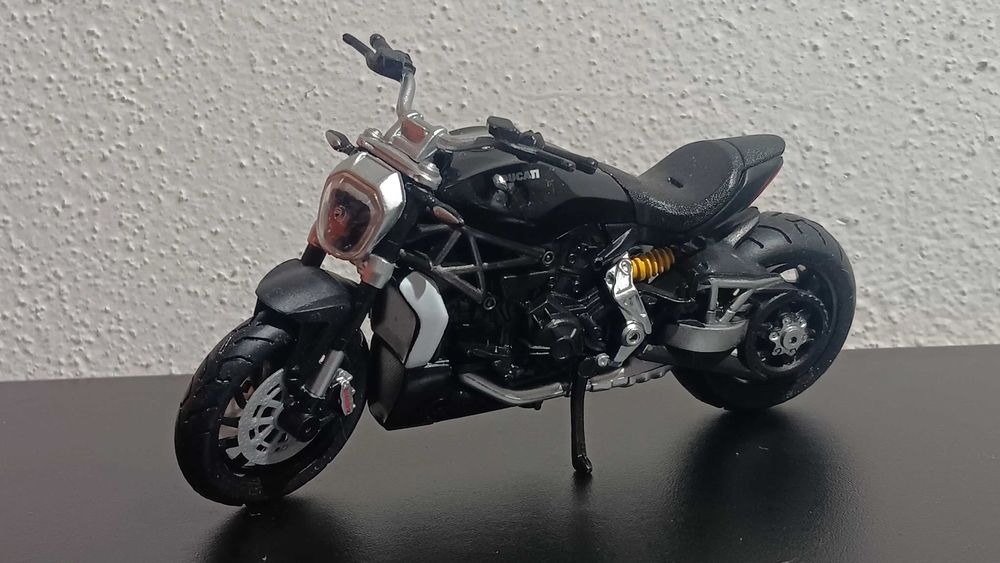 Miniaturas de motos 1/18