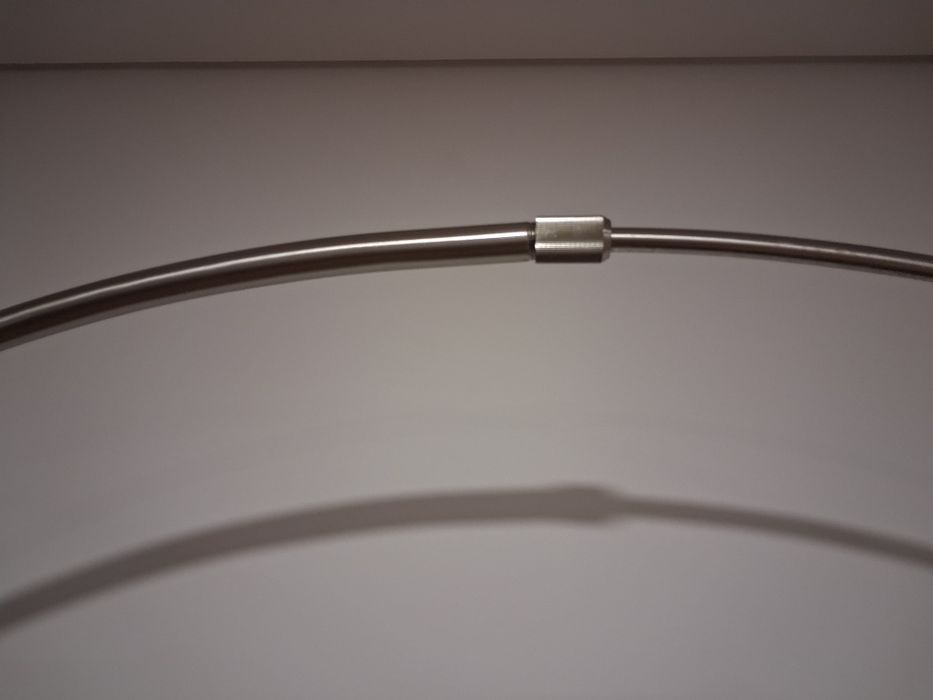 Candeeiro de Pé em Arco – Aço Inox Escovado | Design Moderno