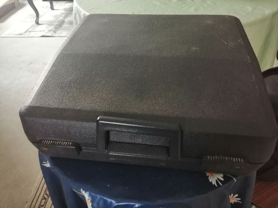 Máquina de escrever Magma M 10 e caixa de origem