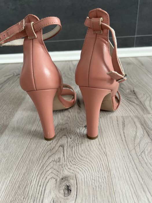 Sandały na obcasie Ryłko r.38