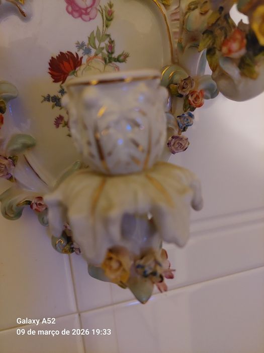 Castiçal de parede em porcelana decorativa