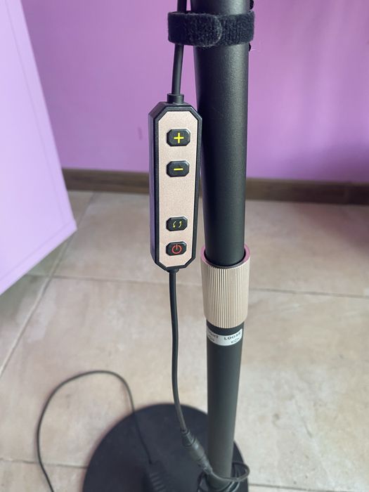 Безтіньова лампа підлога-півмісяць