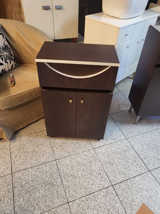 Mobel pequeno de arrumação