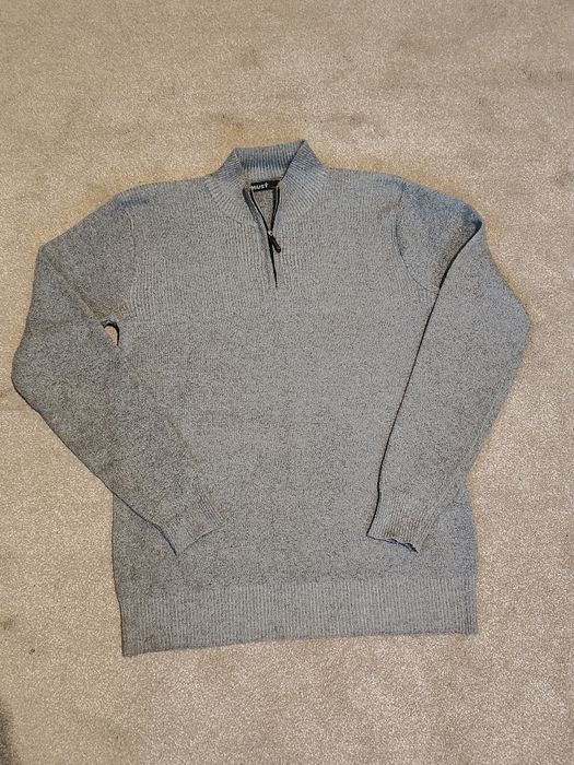 Szary sweter męski