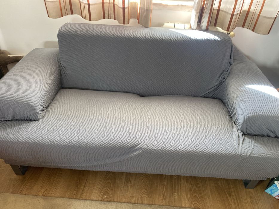 Dois sofas com proteccoes