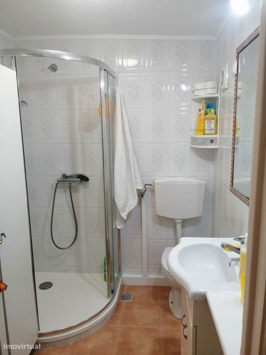 T2+1 no centro de Carcavelos a 5 min a pé da estação, com varanda, E-O