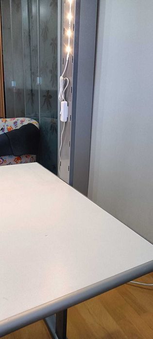 Secretária Branca e Cromada