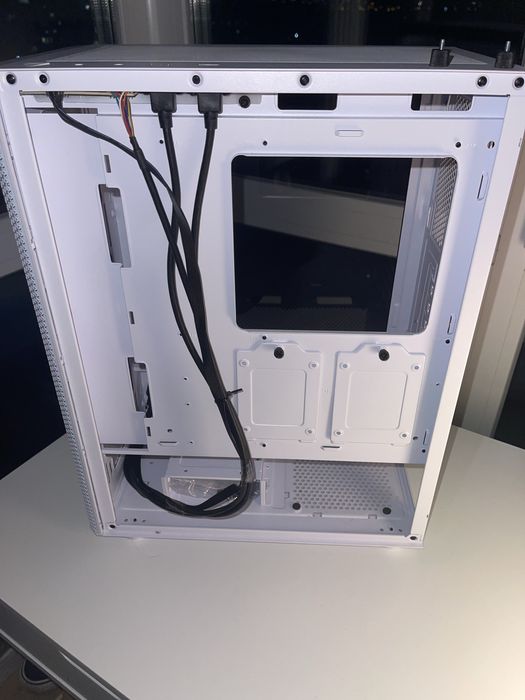 Корпус XPG Valor Mesh Tempered Glass