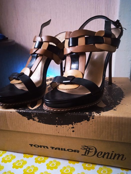 Босоножки женские