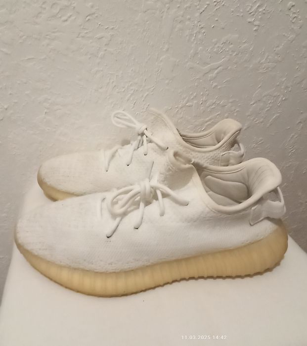 Adidas Yeezy Boost 42 размер 
Материал - текстиль , рефлектив шнурки
Р