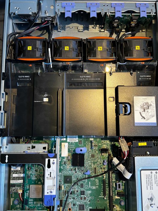 Serwer Lenovo x3650 M4 , 2x Intel Xeon E5-2620v2 , 32Gb RAM , 2x Zasilacz , 2x QLogicFC