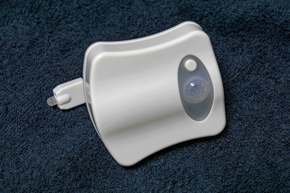 Sensor de movimento para luz colorida de sanita.