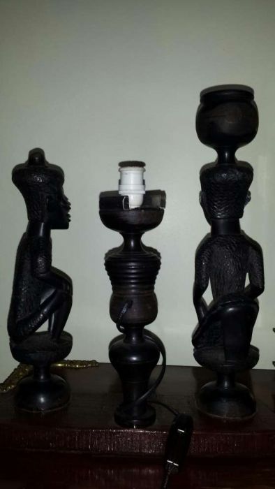 Par de candeeiros em Pau Preto