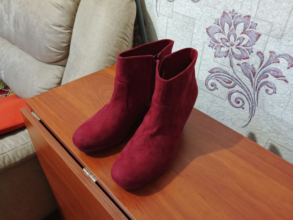 Жіночі замшеві ботинки
