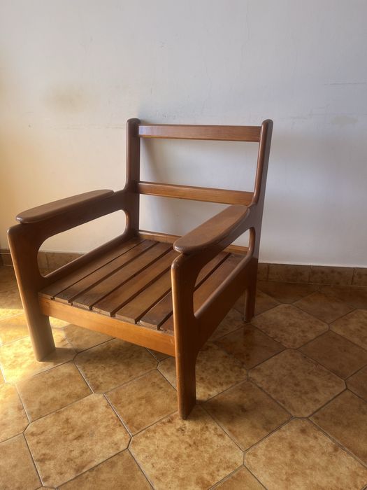 Poltrona em madeira