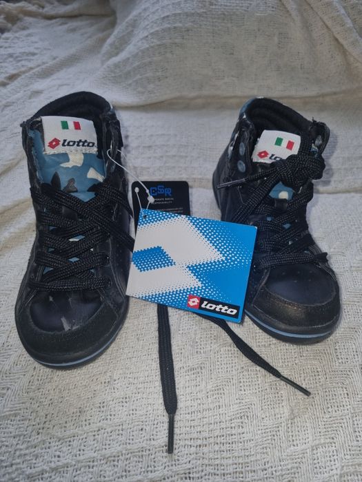 Buty chłopięce Lotto.