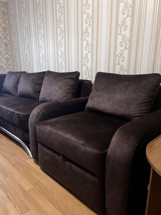 Ремонт , реставрація м'яких меблів.