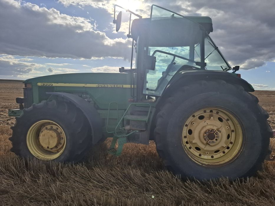 John deere 8300.