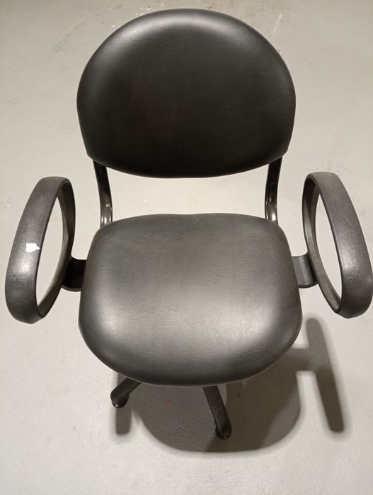 Cadeira de Estética Pele Preta C/Amortecedor